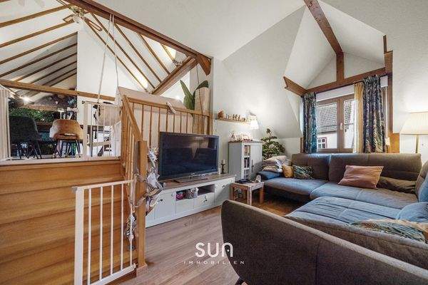 GERÄUMIGER WOHN- UND ESSBEREICH 