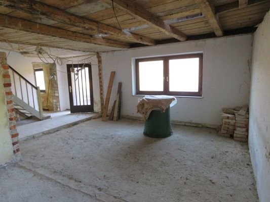 Wohnzimmer und Hauseingang 