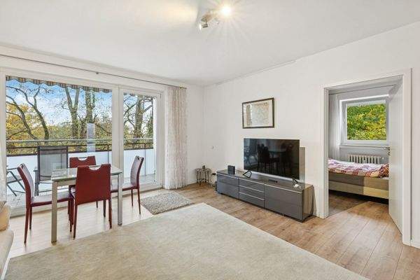 Helles Wohnzimmer, Südausrichtung, Zugang zum Balkon