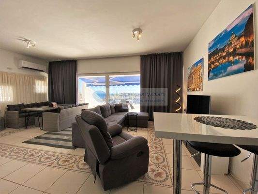 b036d5c58c524716b56c70c4fc3d4f38-original