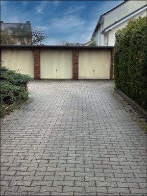 Zufahrt zum Garagenhof