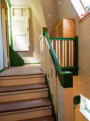 Hausflur-Treppe vom EG zum OG 1201917.jpg