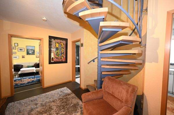 Diele mit Verbindungstreppe