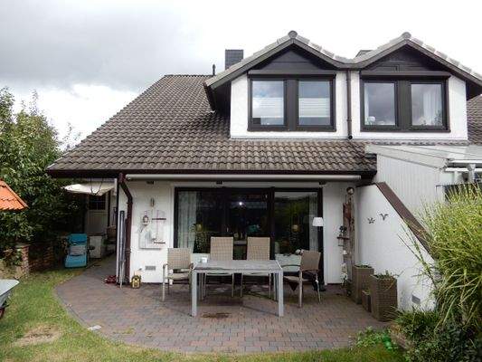 Rückseite des Hauses mit Terrasse