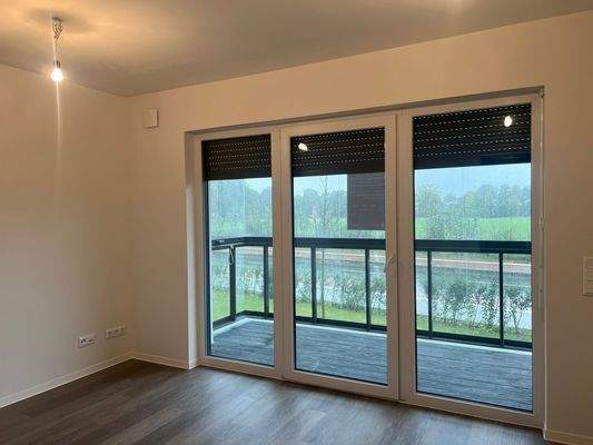 Wohnzimmer mit Balkonblick