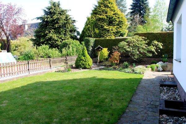 seitlicher Garten.JPG