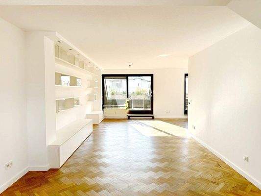 Wohnzimmer mit Bücherregal 4