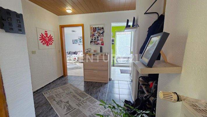 Flur mit Zugang zu den Räumen