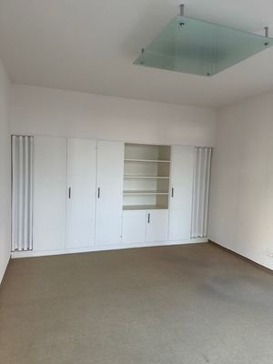 Büroraum mit Einbauschrank