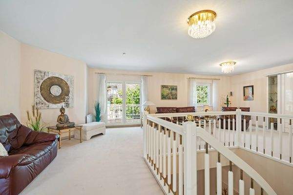 Geräumige Galerie mit Option auf ein weiteres Zimmer