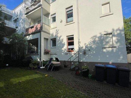 Wohnung mit Balkon hinten