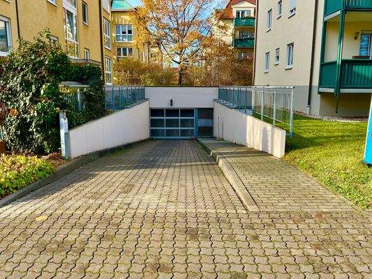 Tiefgarageneinfahrt