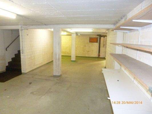 Lager mit Treppe ins  LaLo 