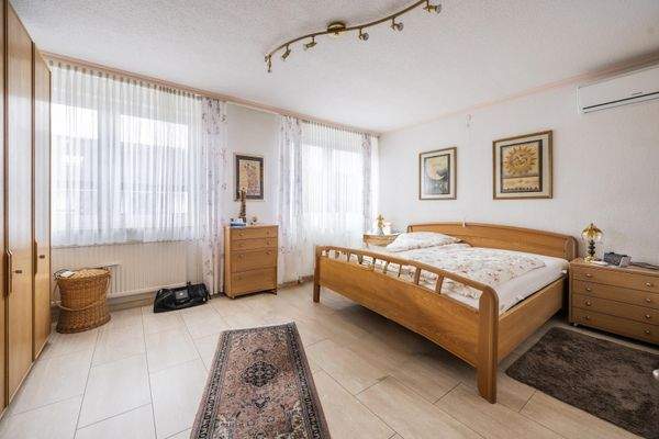 Schlafzimmer Hauptwohnung