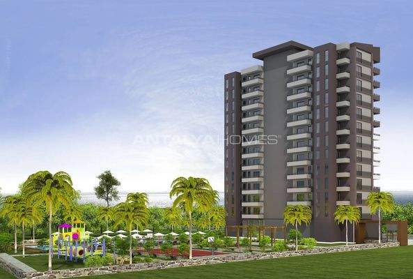 Newly-Built Properties in a Beachside Complex with Pool in Mersin