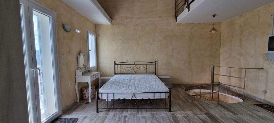 Kreta, Skalani: Gebäude mit 2 Wohnungen in toller Lage zu verkaufen