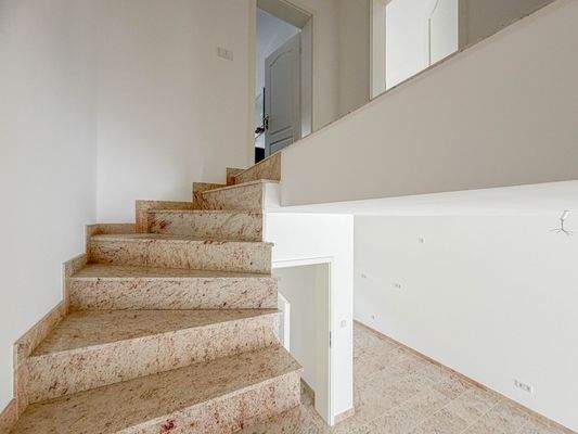 Treppen zu OG