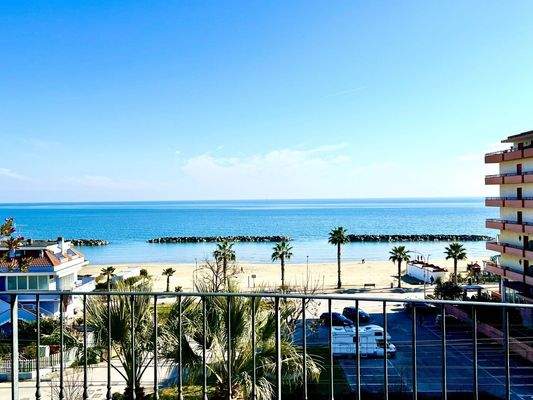 traumhafte Wohnung direkt am Meer in Cupra Marittima – Ascoli Piceno (Marken)