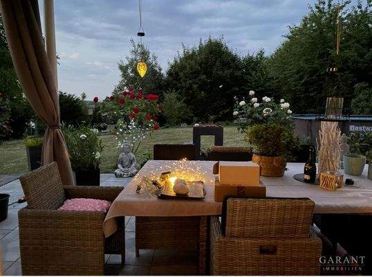 Terrassenansicht mit Garten