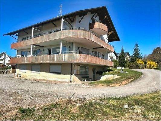 Blick Balkonseite,Zufahrt