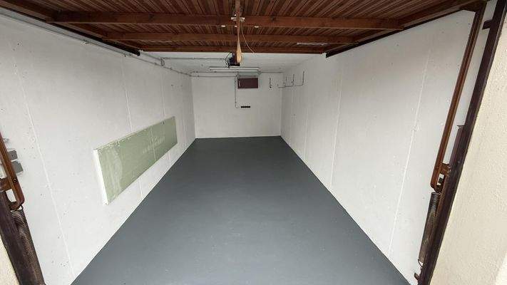 Einzelgarage mit elektr. Torantrieb