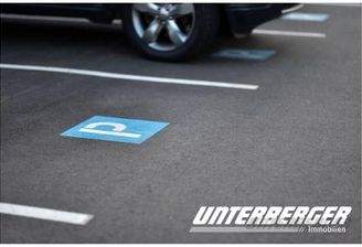 687610833-lang2#Parkplatz im Freien