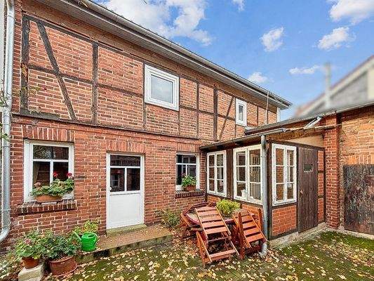 Rückseite mit Innenhof