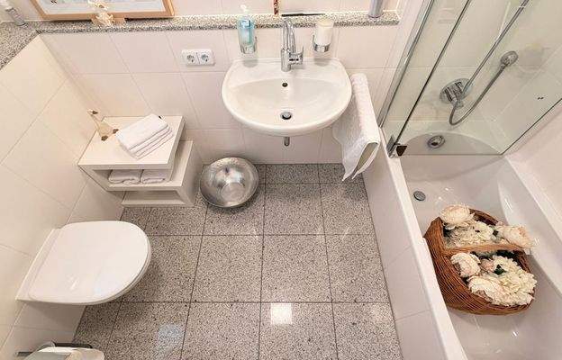 650 Badezimmer mit Badewanne