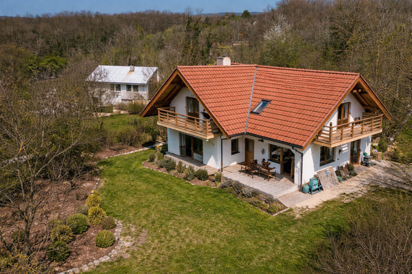  Renovierungsbedürftiges Haus-Erlangen 90156