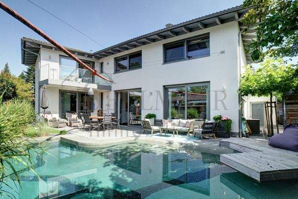 Ansicht Pool und Terrasse 1