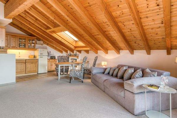 Offener Wohn -/Essbereich mit Einbauküche