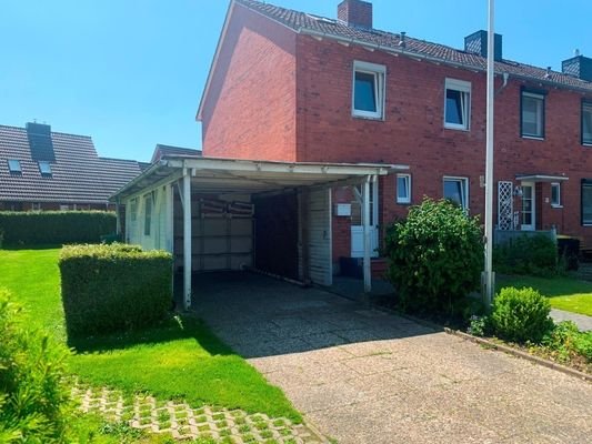 Carport direkt am Eingang