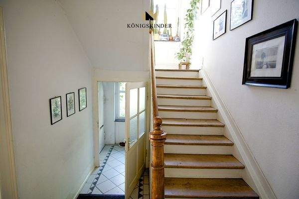 Eingang mit Aufgang 1.Stock