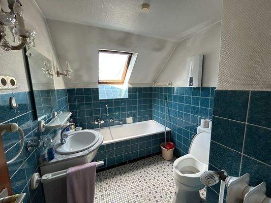 Badezimmer aus Sicht des Flurs