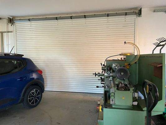 Garage / Werkstatt mit elektrischem Rolltor