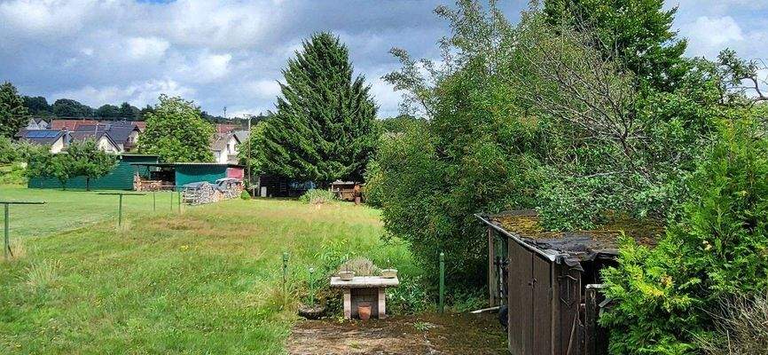 GARTENGRUNDSTÜCK IM GRÜNEN