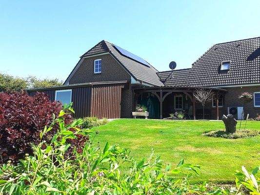 Rückseite Garage mit Geräteraum