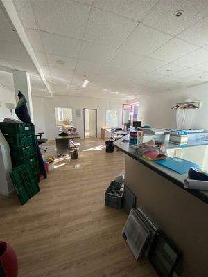 Empfang miit Blick ins Büro