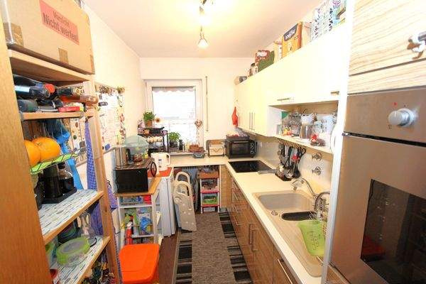 ... Küche mit Einbauküche...