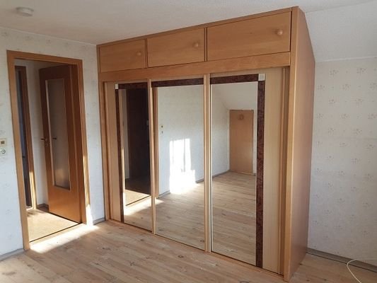 ...mit Einbauschrank