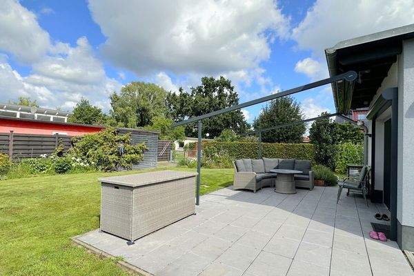 große überdachte Terrasse