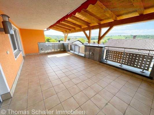 Große Loggia mit Weitblick nach Süden / OG