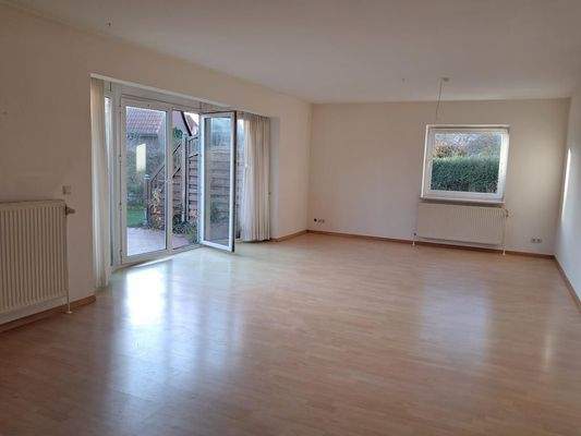 Großes Wohnzimmer mit Erker