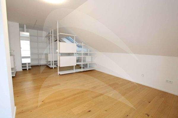 Schlafzimmer (2) im DG,Ankleide