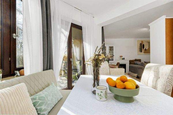 Essbereich mit Balkonzugang