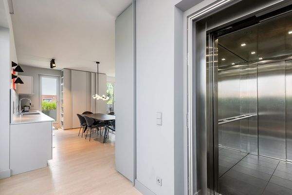 Eingang, Ausstieg Fahrstuhl.jpg