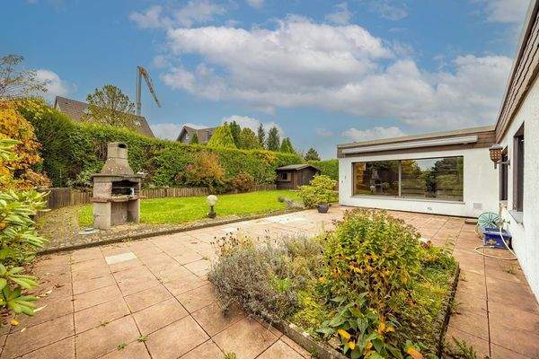 Terrasse mit Blick in den Garten