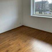 Leeres Zimmer mit Fenster