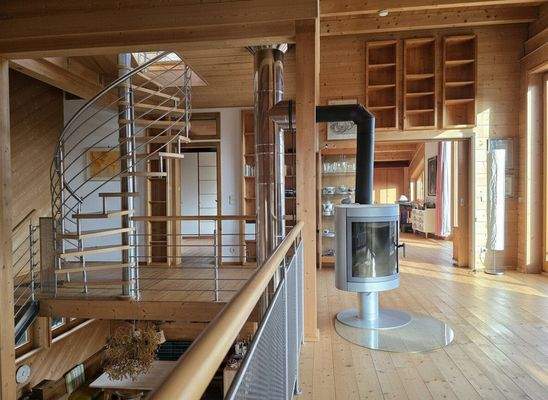 Galerie mit Zugang zu Schlafzimmern