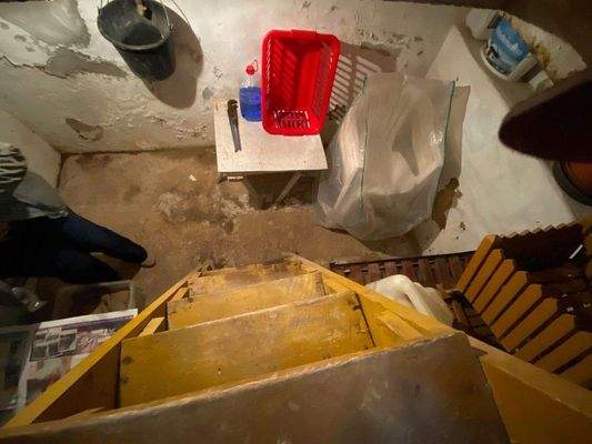 Abgang zum kleinen Keller.JPG